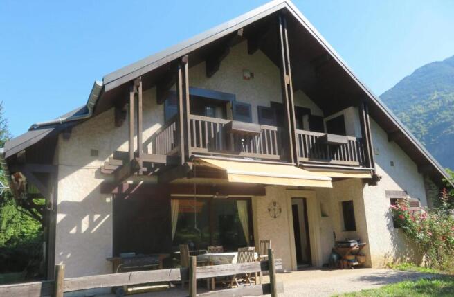 Chalet for sale Bour