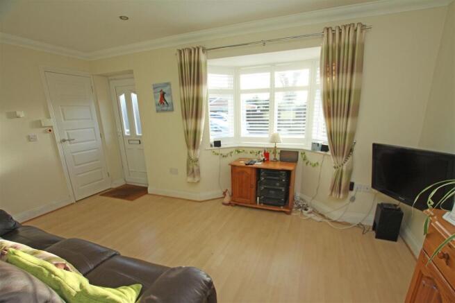 Living room b.jpg