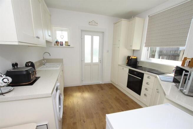 Kitchen a.jpg