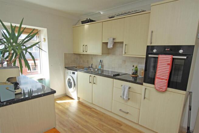 Kitchen b.jpg