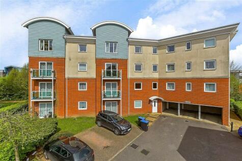 Redhill - 2 bedroom flat for sale