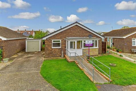 Selsey - 3 bedroom detached bungalow for sale