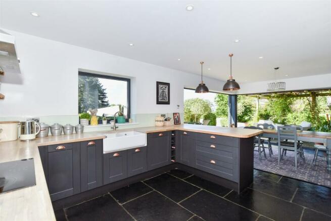 Kitchen/Dining Area