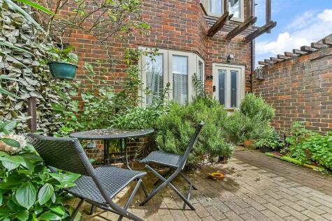 Sutton - 2 bedroom end of terrace house for sale