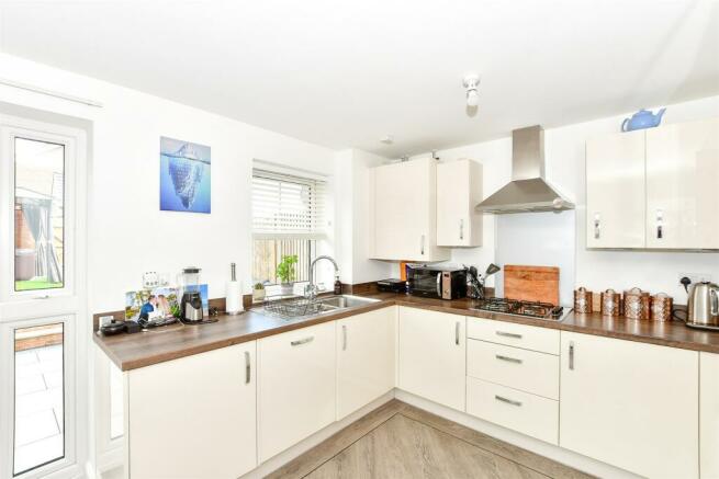 Kitchen/ Dining Room