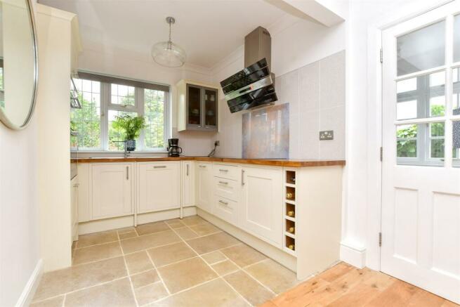 Kitchen / Breakfast Area