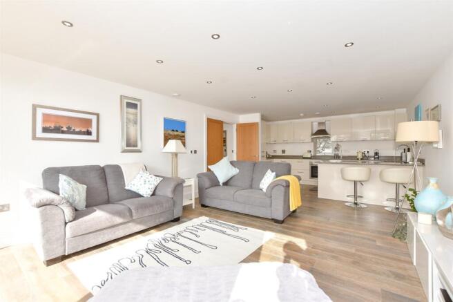 Lounge/ Kitchen