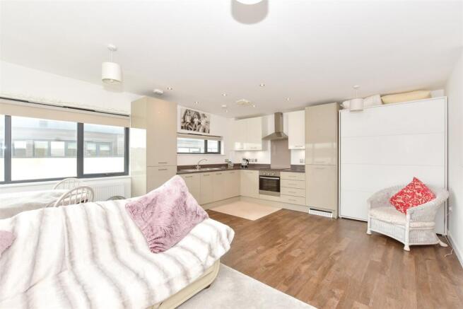 Lounge/Kitchen