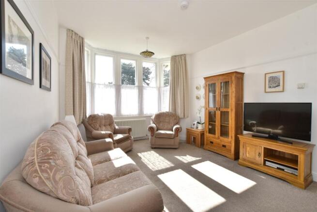 Lounge/Dining Area