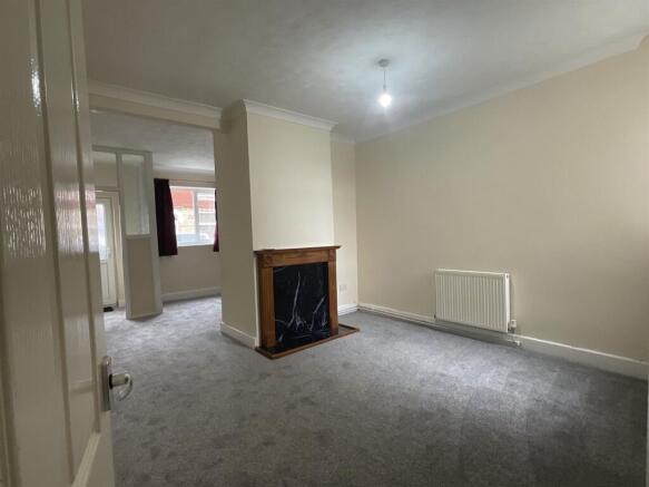 Lounge/Dining Area