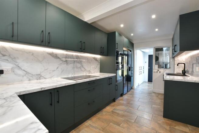 Kitchen/ Breakfast Room