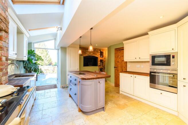 Kitchen/Breakfast Area