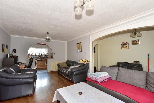 Lounge/Dining Area