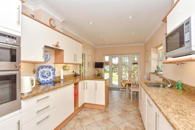 Kitchen/ Breakfast Room