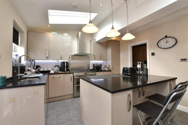 Kitchen/ Breakfast Room