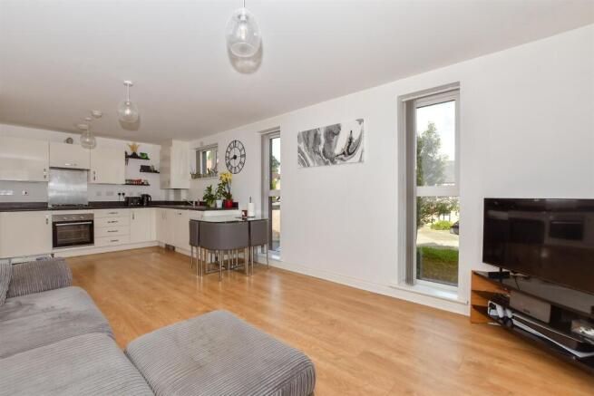 Lounge/Kitchen