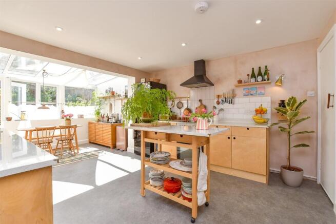 Kitchen/ Breakfast Area