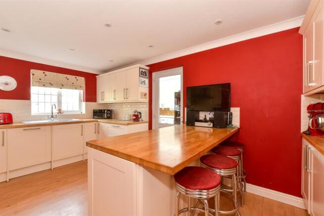 Kitchen/ Breakfast Room