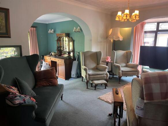 Lounge/Dining Area
