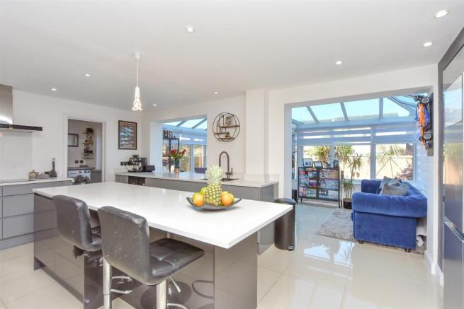 Kitchen/Breakfast Area