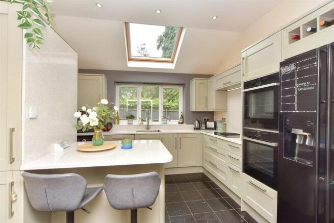 Kitchen/Breakfast Area