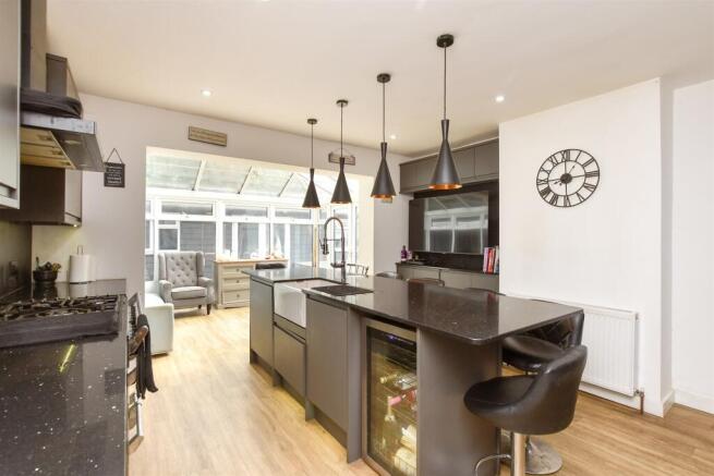 Kitchen/Breakfast Area