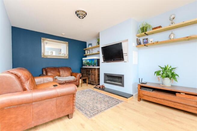 Lounge/Kitchen
