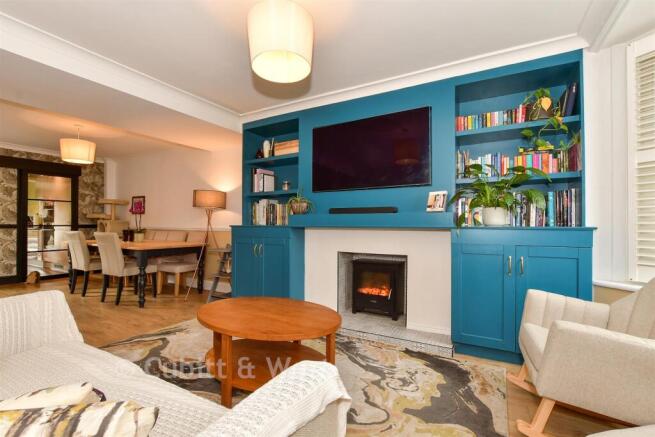 Lounge/Dining Room