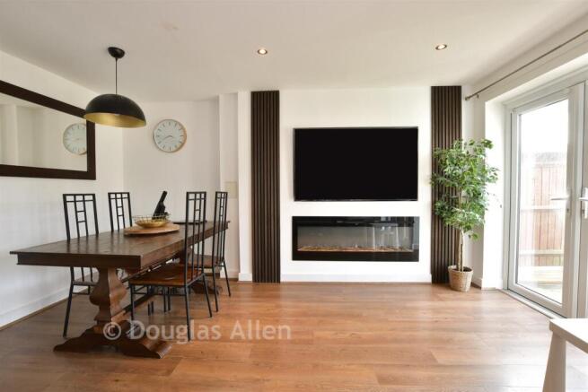 Lounge/Dining Room