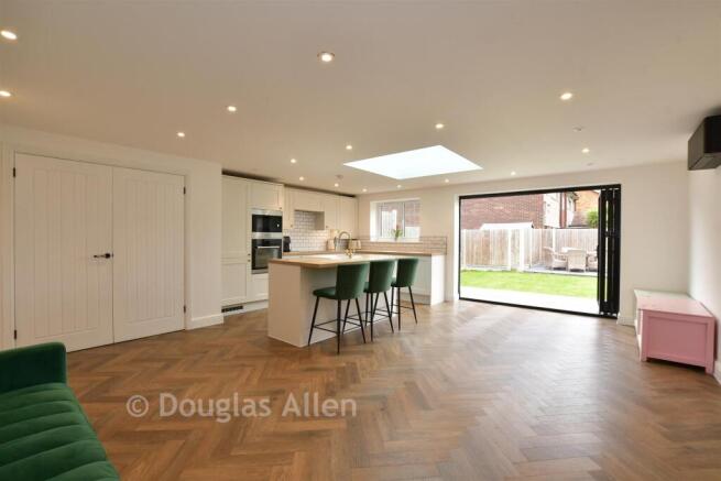 Kitchen/ Dining Room