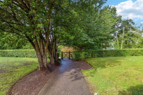 The Lakes, Larkfield, Kent