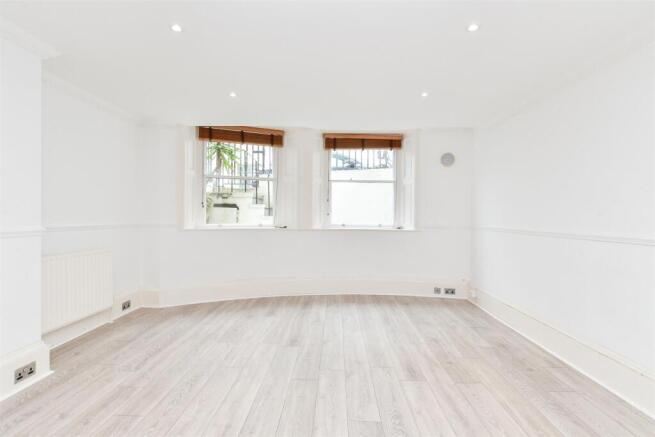 Kitchen/ Living Room