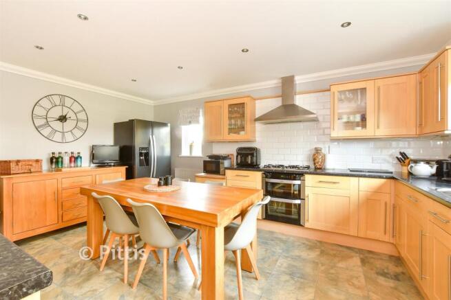 Kitchen/ Dining Room