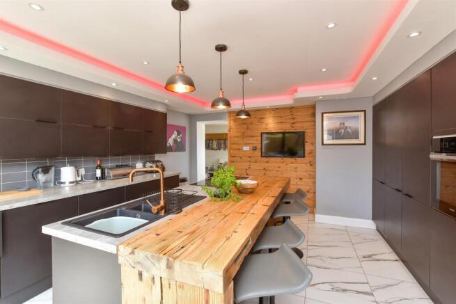 Kitchen/ Breakfast Room