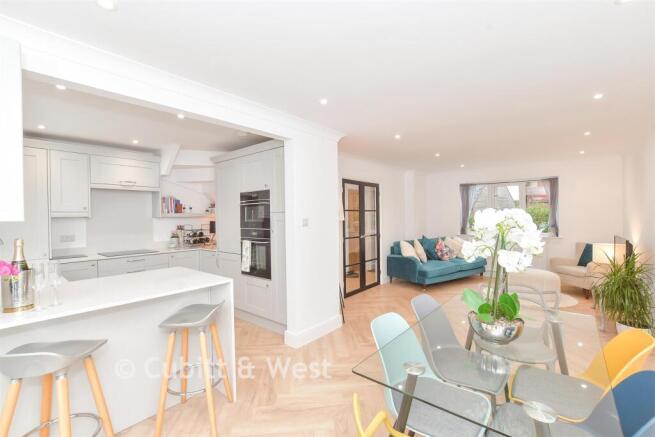 Kitchen/ Dining Area