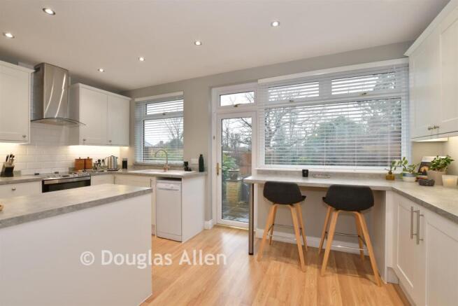 Kitchen/Breakfast Area