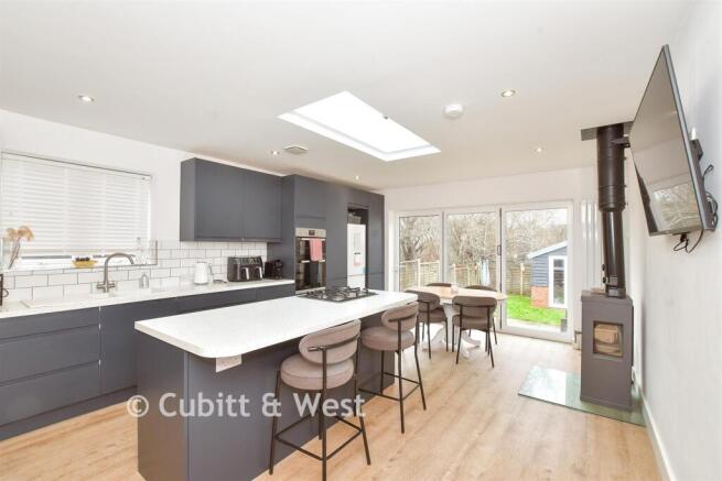 Kitchen/ Breakfast Room