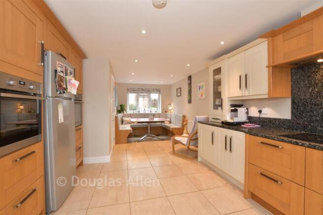 Kitchen/ Breakfast Room