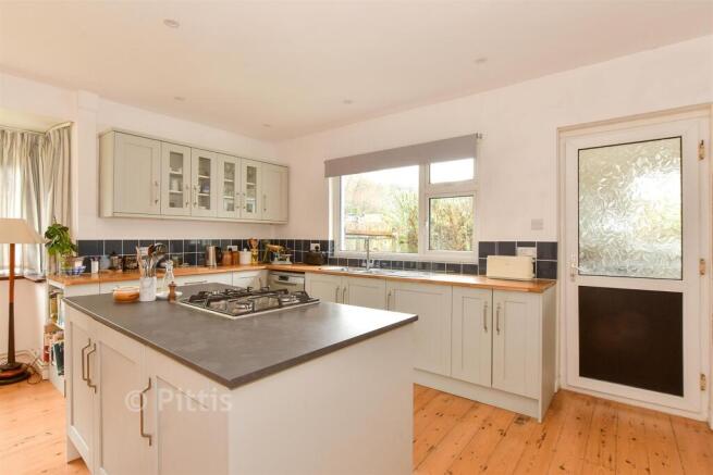 Kitchen/ Dining Room