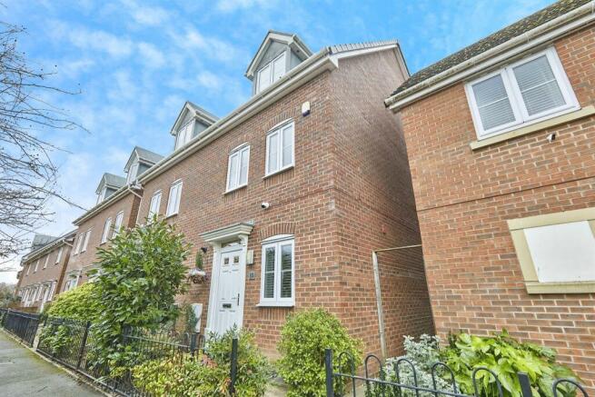 4 bedroom town house for sale in Saw Mill Way Burton On Trent DE14