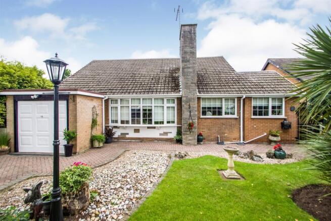 3 bedroom detached bungalow for sale in Oak Tree Close, Mansfield, NG18