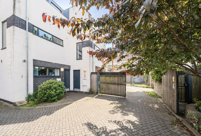 1307156-1-6843157...