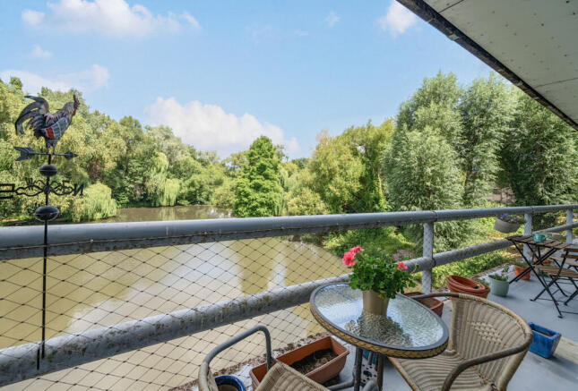 1320083-4-686bc81...