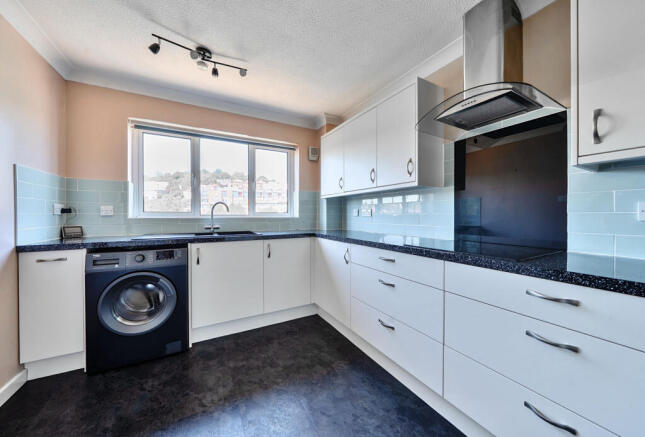 1321615-4-686d246...