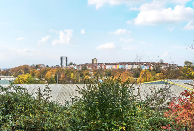 1376443-5-690cae7...