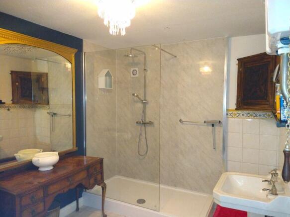 Suite Bathroom 