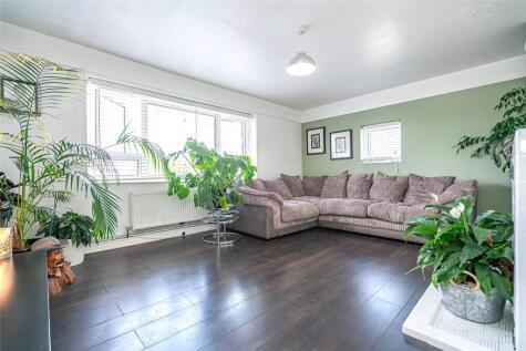 Normans Close, Norman Avenue, London, N22