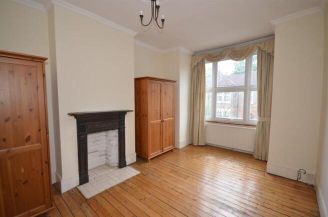 frnt bedrm, 38 Leslie Rd, N2.JPG
