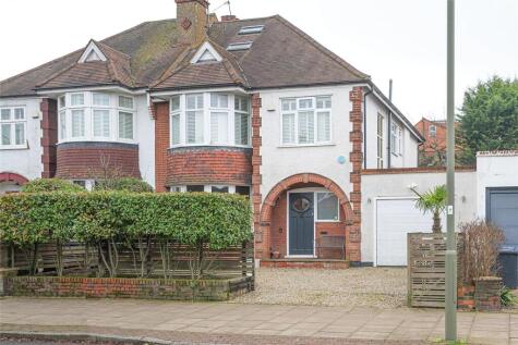 Creighton Avenue, London, N2