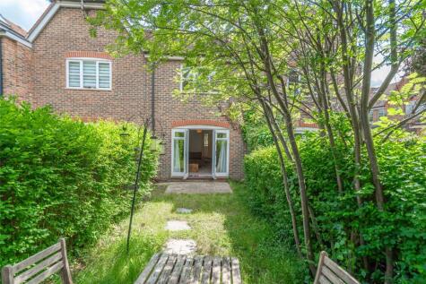 Greenfield Drive, London, N2